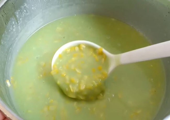Nồi chè bắp sữa tươi đã nấu xong với độ sánh mịn hoàn hảo