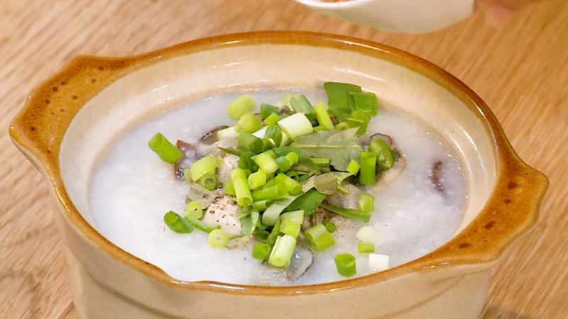 Thành phẩm cháo hàu nấm đông cô 