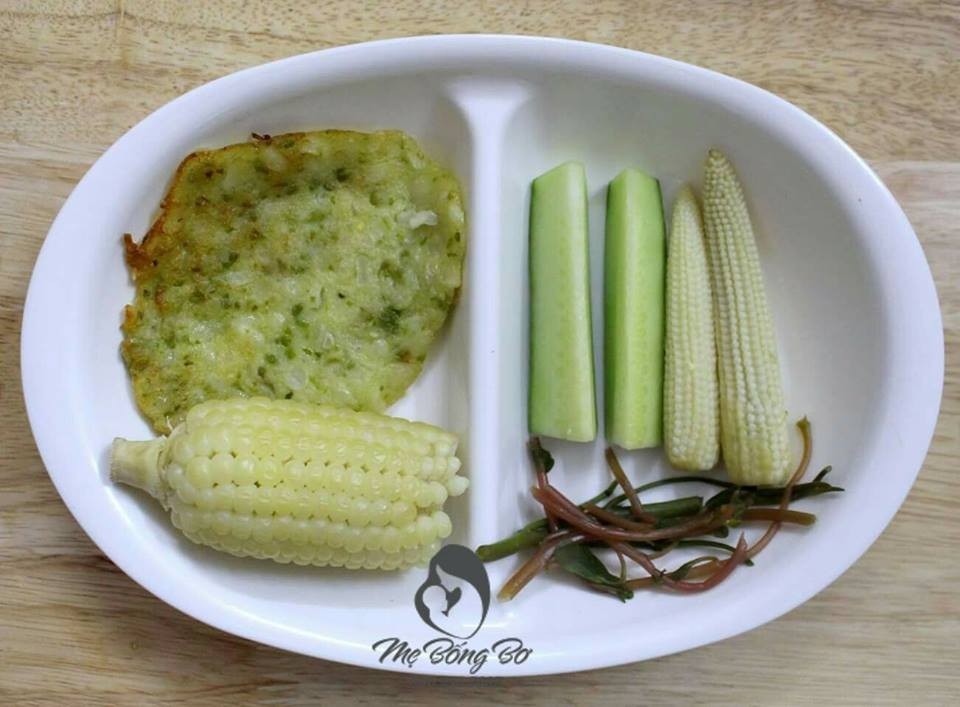 Cách nấu ăn dặm BLW: Bánh kếp xanh, ngô và rau xanh đa dạng cho bé