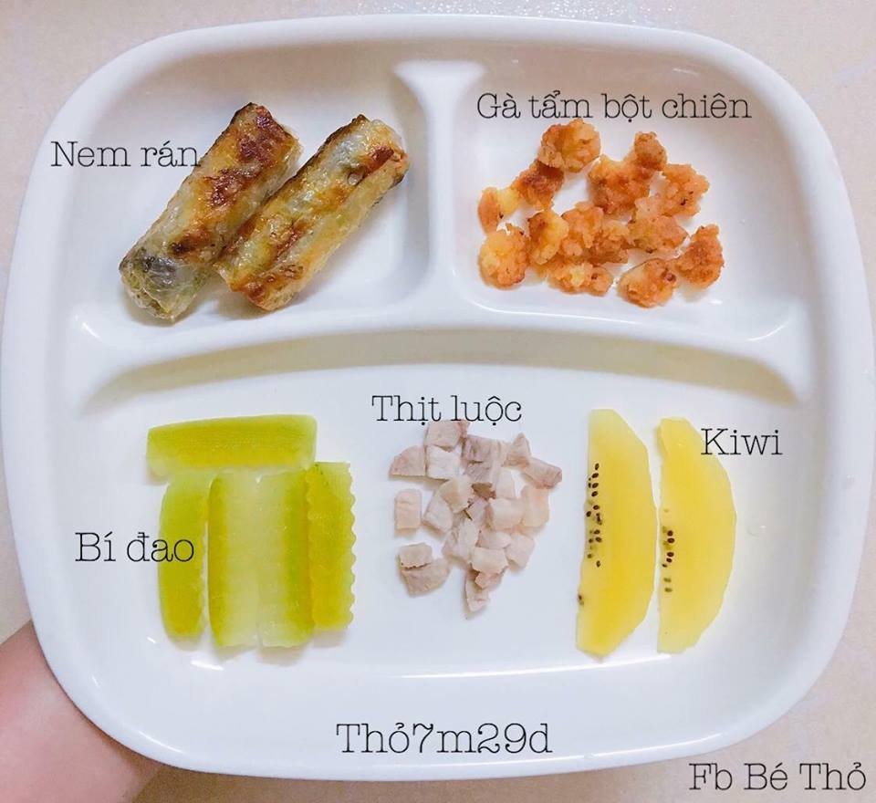 Cách nấu ăn dặm BLW: Bánh khoai lang, bông cải hấp và trái cây tươi ngọt