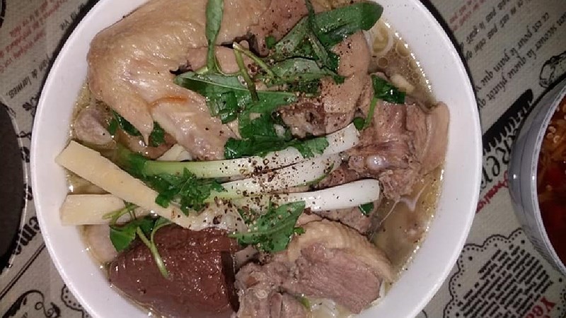 Tô bún măng vịt đậm đà, minh họa cách nấu nước bún đơn giản kết hợp vịt và măng tươi