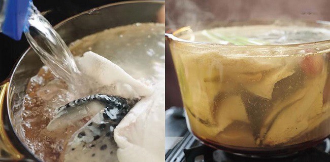 Nồi nước dùng bún cá đang sôi, với xương cá vược và đầu cá hồi, gừng, hành tím nướng, là nền tảng cho món bún cá Nha Trang thơm ngon