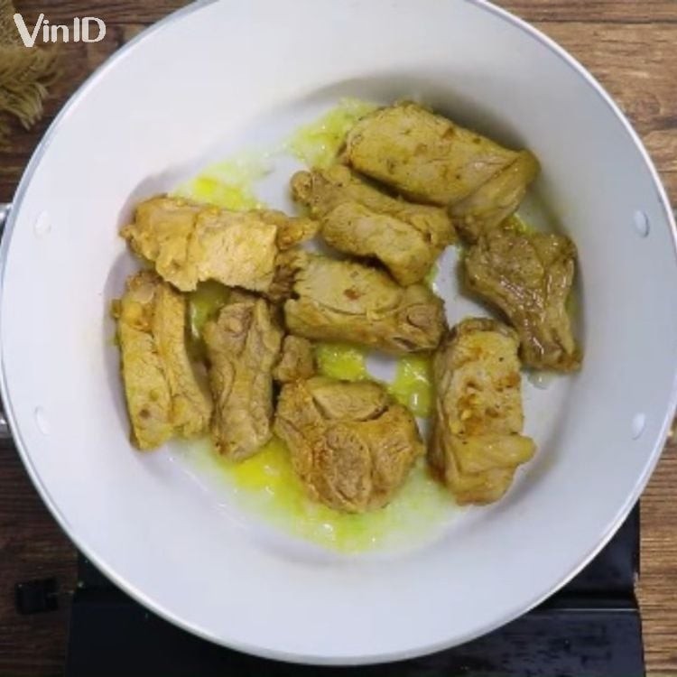 Ướp sườn non với gia vị