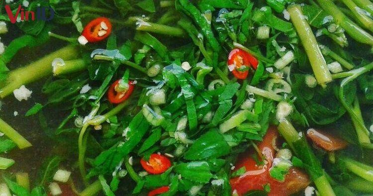 Canh rau muống nấu me và thịt bò chua ngọt, thanh mát, giải nhiệt