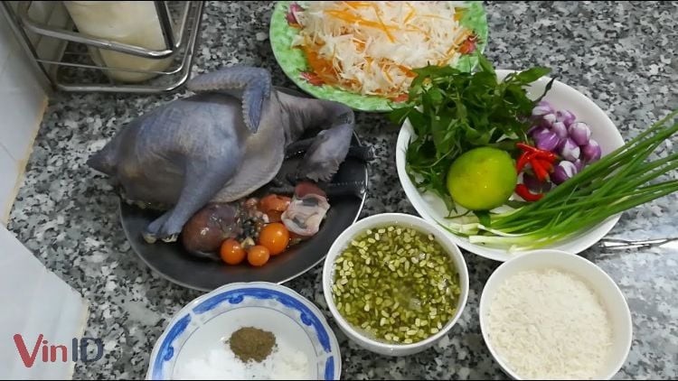 Nguyên liệu tươi ngon chuẩn bị cho món gà nấu đậu xanh