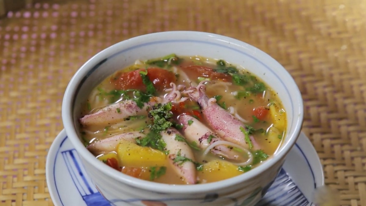 Cách nấu mực ngon đơn giản: Bún mực Phú Yên