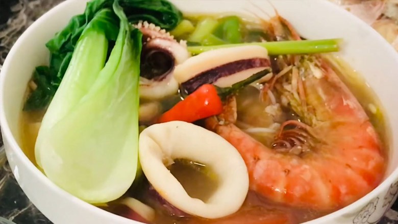 Bún hải sản ngon, đậm đà