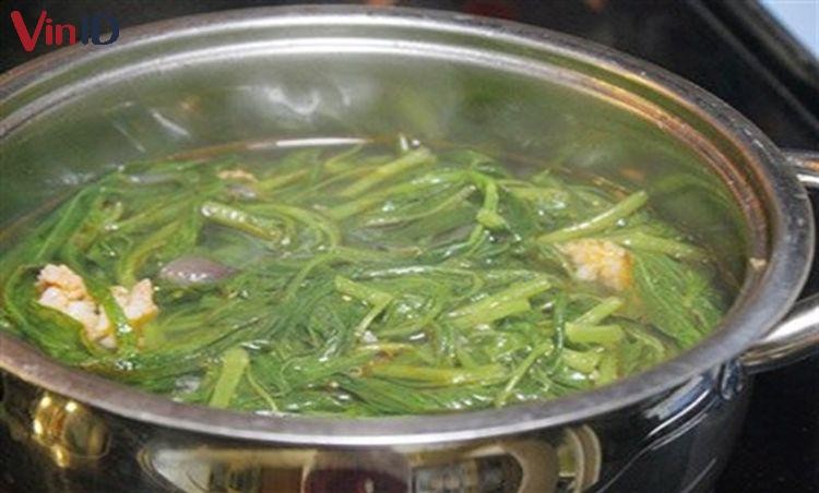 Tô canh rau muống nấu thịt heo xay đơn giản, bổ dưỡng cho bữa cơm gia đình