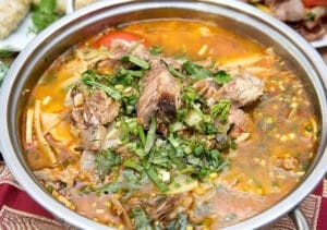 Cách nấu cá lăng om chuối đậu đậm vị truyền thống