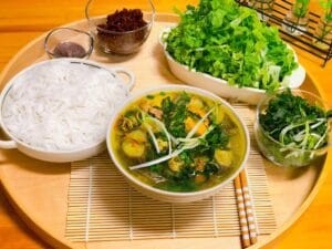Trình bày Cá lăng om chuối đậu