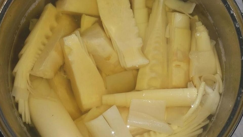 Măng tươi được chọn lọc kỹ càng đảm bảo độ non và giòn