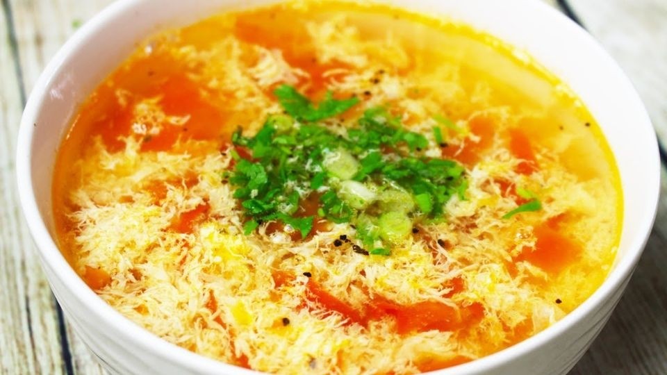 Canh trứng cà chua màu sắc bắt mắt, công thức canh đơn giản được nhiều người yêu thích