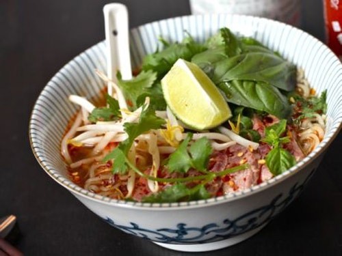 Mì tôm được chế biến để giống món phở