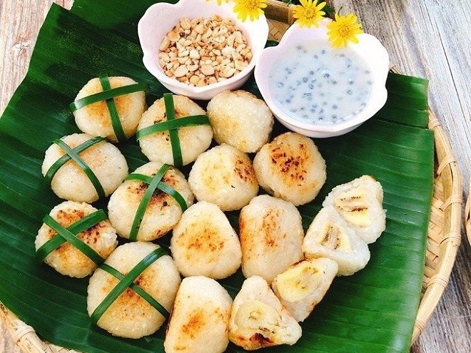 Bạn cũng có thể gói bánh chuối nếp nhỏ bé xinh xinh thế này để ăn đỡ ngán