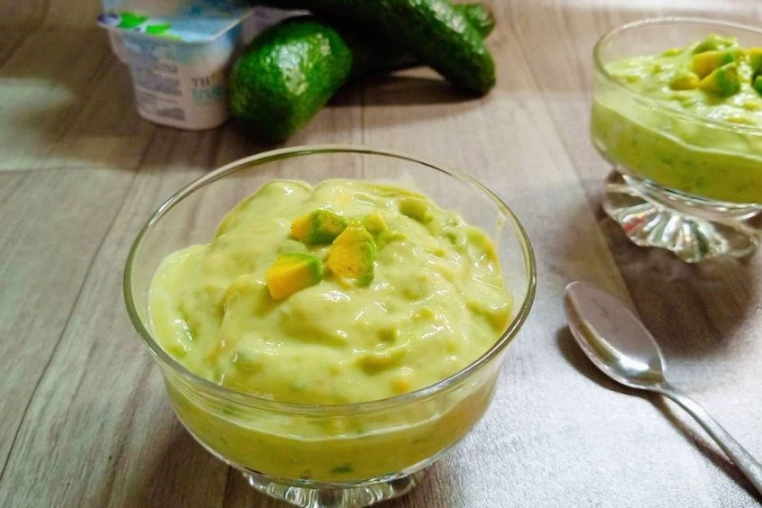 Bơ dầm sữa chua, một cách làm các món ăn vặt từ bơ đơn giản và bổ dưỡng