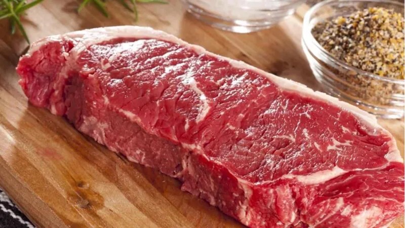 Miếng thịt bò tươi ngon, chất lượng cao để nấu món bò kho Xuân Hồng