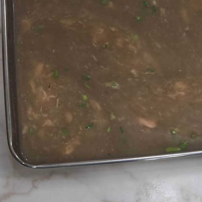 Chả riêu cua đồng đang được hấp chín trong khuôn, giữ trọn vị ngọt