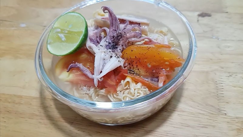 Thành phẩm món bún riêu mực khô hấp dẫn