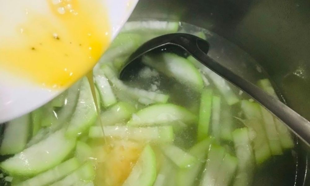 Cách nấu canh bầu ngon: Hoàn thành nồi canh bầu nấu trứng