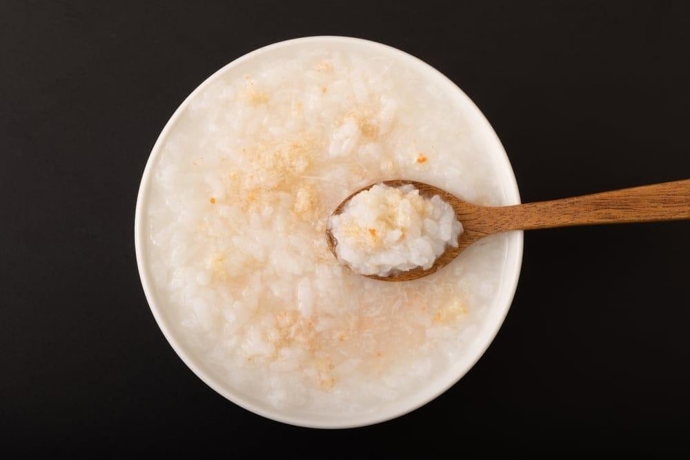 cách nấu cháo hải sản cho bé ăn dặm: cháo cua