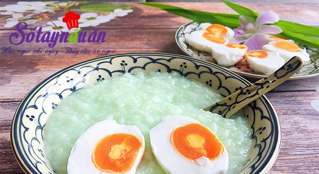Thưởng thức món cháo lá dứa hột vịt muối thơm ngon, bổ dưỡng