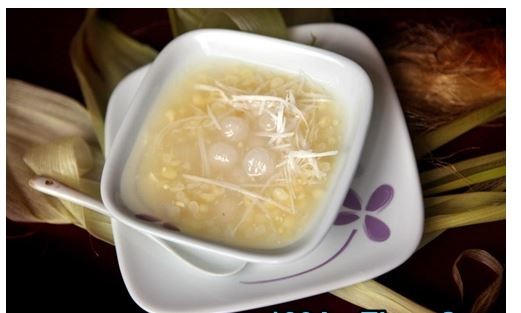 Bát chè bắp dừa non mát lạnh ăn kèm đá bào, giải nhiệt hoàn hảo cho ngày hè