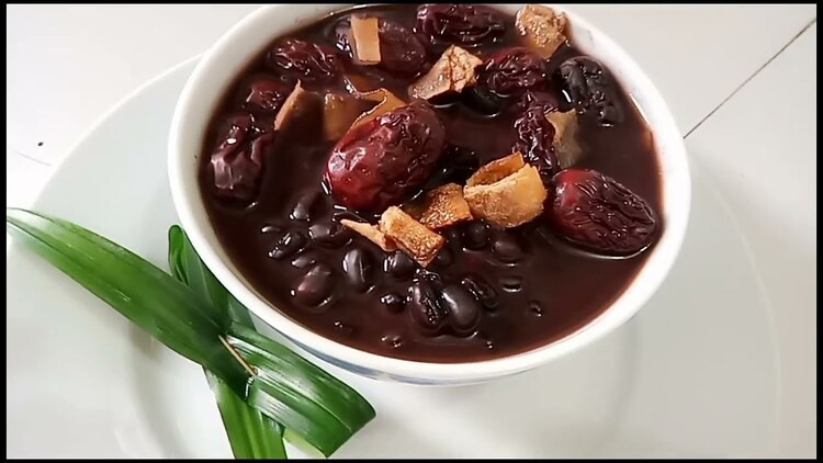 Bát chè đậu đen táo đỏ thanh mát, hấp dẫn đã hoàn thành