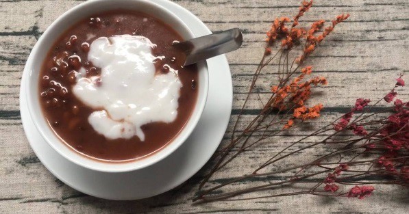Bát chè đậu đỏ nước cốt dừa thành phẩm, thơm ngon và dễ ăn