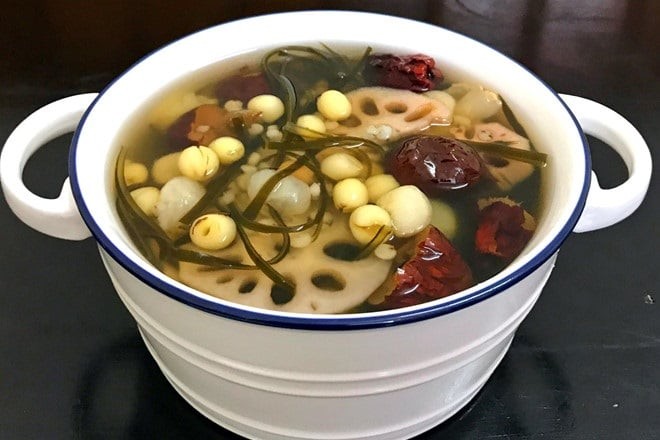 Món chè nhãn nhục táo đỏ củ năng thanh mát, bổ dưỡng đã hoàn thành