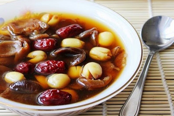 Bát chè nhãn nhục táo đỏ thanh mát, giải nhiệt cho mùa hè nóng bức