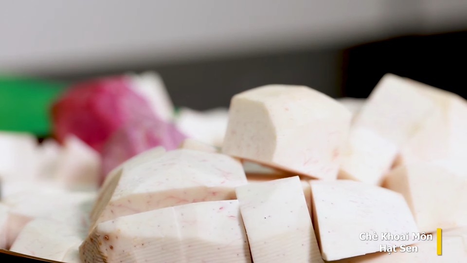 Các nguyên liệu đã sơ chế chuẩn bị nấu chè
