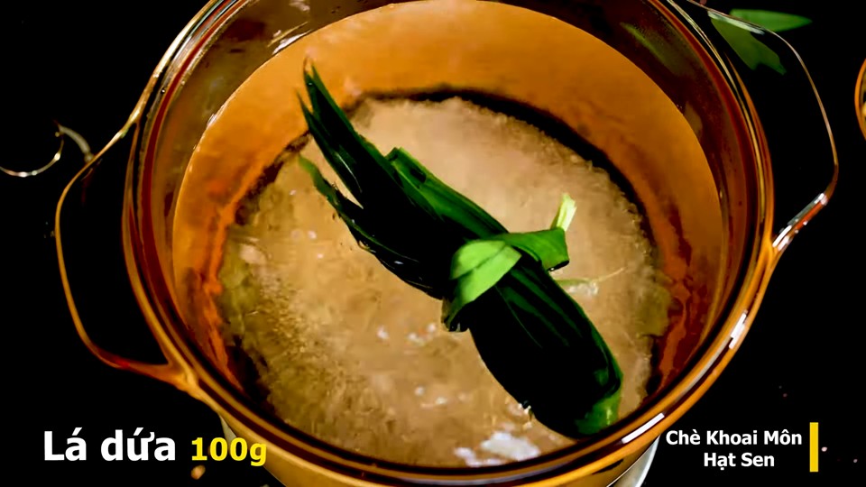 Hấp khoai môn và khoai tím