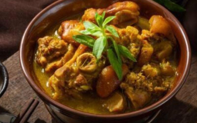 Thưởng thức món giò heo giả cầy với bún