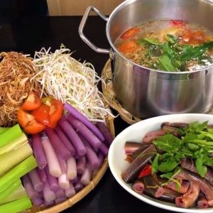 Món lẩu lươn miền Tây đã hoàn thành, sẵn sàng thưởng thức cùng gia đình
