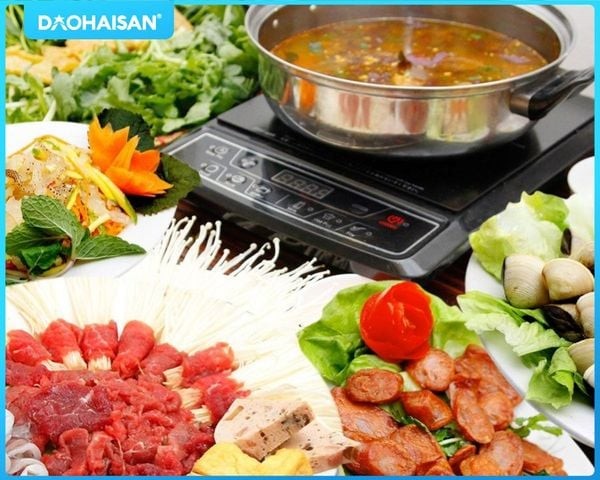 Đĩa rau xanh tươi ngon, đa dạng, không thể thiếu khi thưởng thức lẩu tại nhà