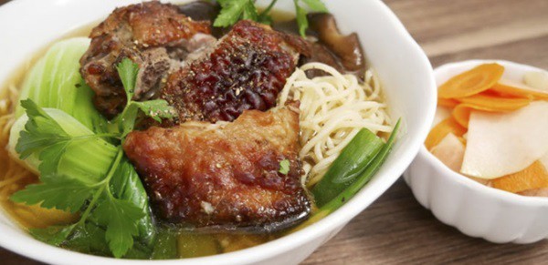 Mì vịt tiềm từ vịt quay thơm ngon hấp dẫn