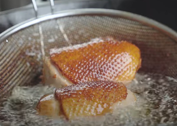 Chiên vịt vàng đều các mặt