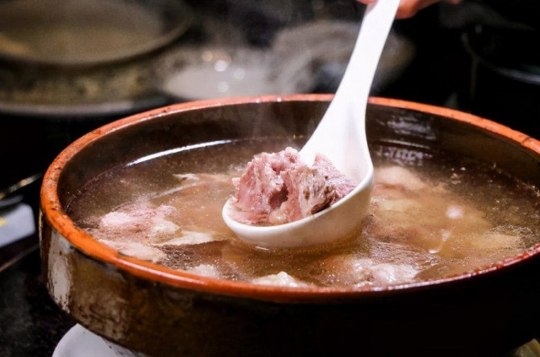 Không cần hầm xương vẫn có một bát phở bò đậm đà, ngọt thanh