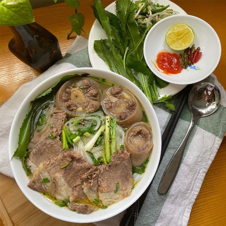 Phở đuôi bò là món ăn vừa ngon vừa bổ dưỡng