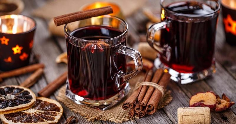 thưởng thức rượu vang nóng mulled wine hoàn hảo