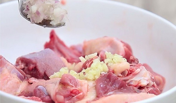 Tẩm ướp gia vị thịt vịt