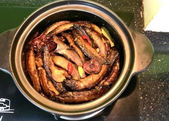 thành phẩm cá chạch kho tương hấp dẫn