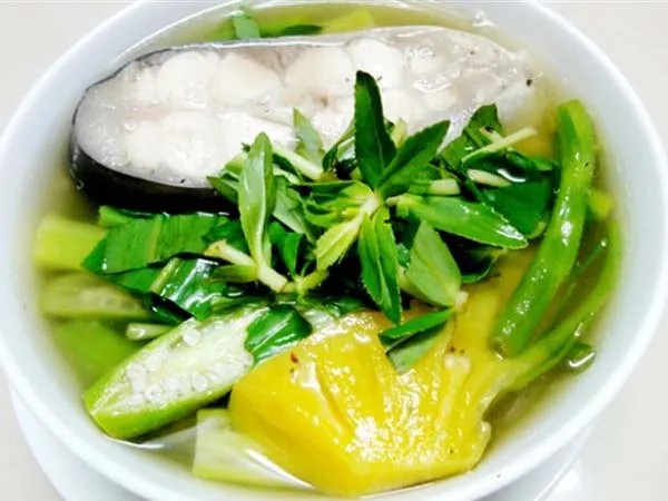 Tô canh chua cá hú rau muống nóng hổi, hấp dẫn