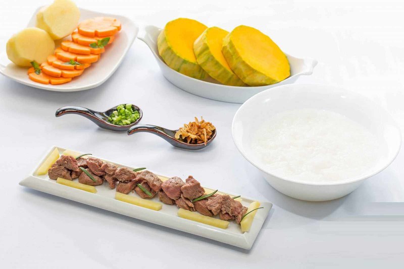 Công thức cách nấu cháo cho bé 7 tháng với thịt bò bí đỏ