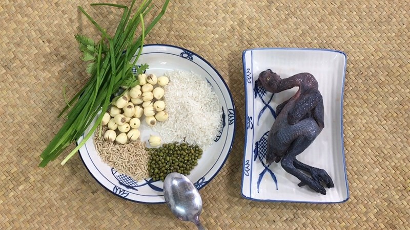 Nguyên liệu để nấu cháo hạt sen đậu xanh gà ác bổ dưỡng