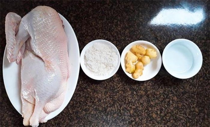 Khử mùi hôi hiệu quả cho thịt vịt bằng gừng và chanh