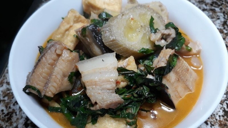 Cá đuối om chuối đậu giải ngán
