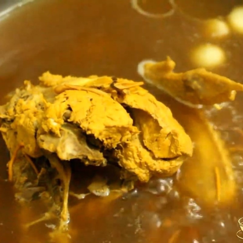 Nấu canh gà bào ngư với cồi sò điệp