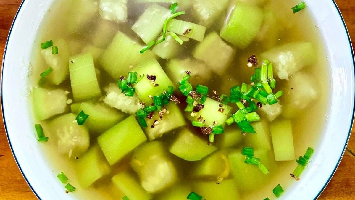 Món canh bầu với tép khô đậm đà hương vị quê nhà