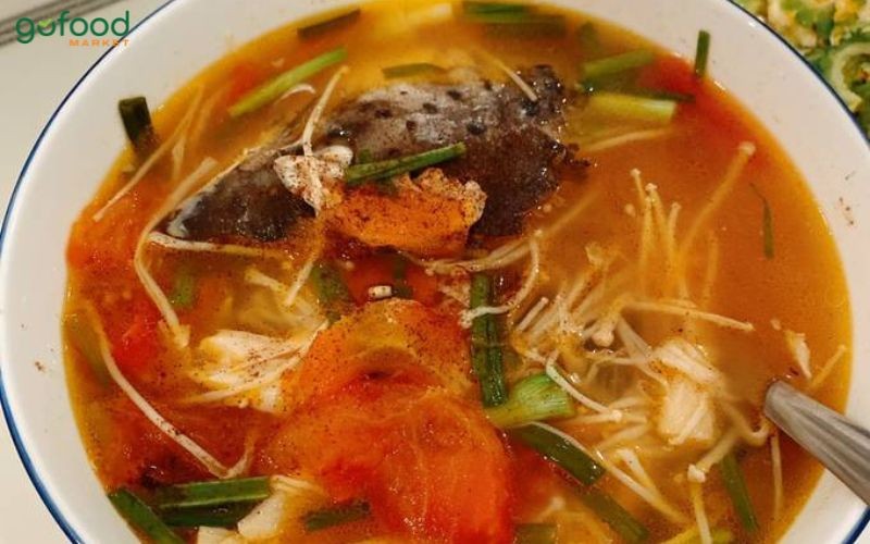 Thực đơn cá hồi ngon nhất: Canh chua cá hồi nấm bổ dưỡng